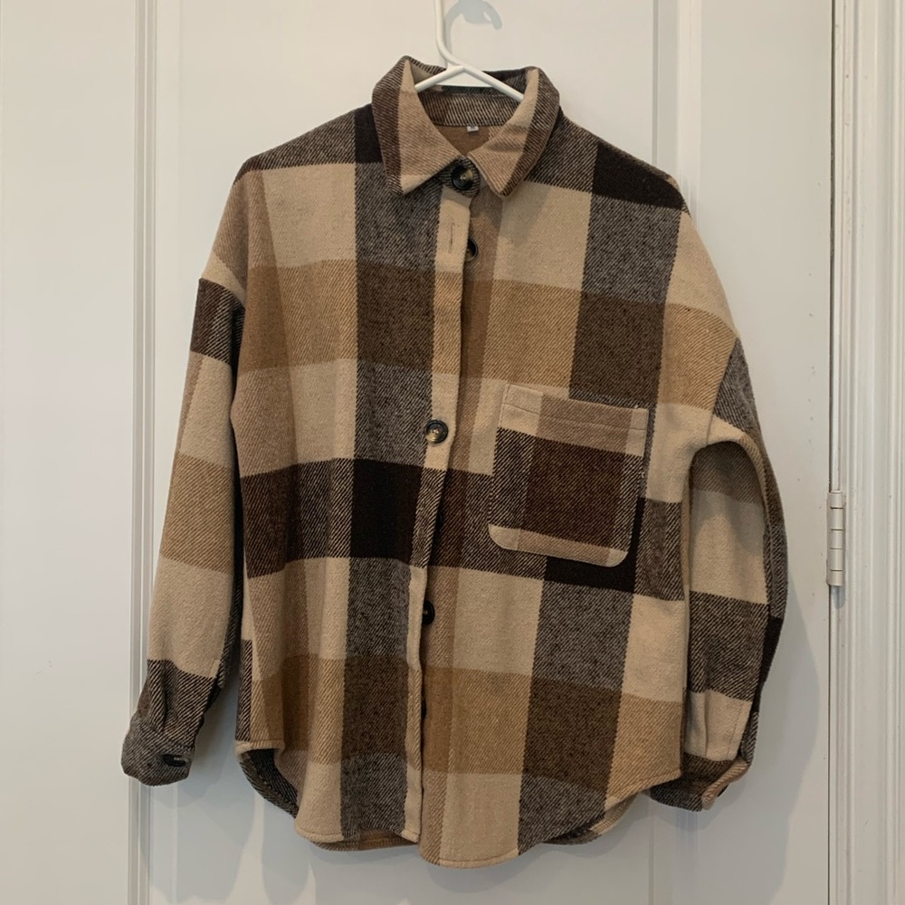 Super cute button down flannel shirt, Brown & cream colors, size M